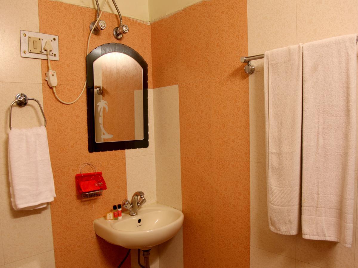 Oyo 2054 New Hotel Broadway Varanasi Bagian luar foto