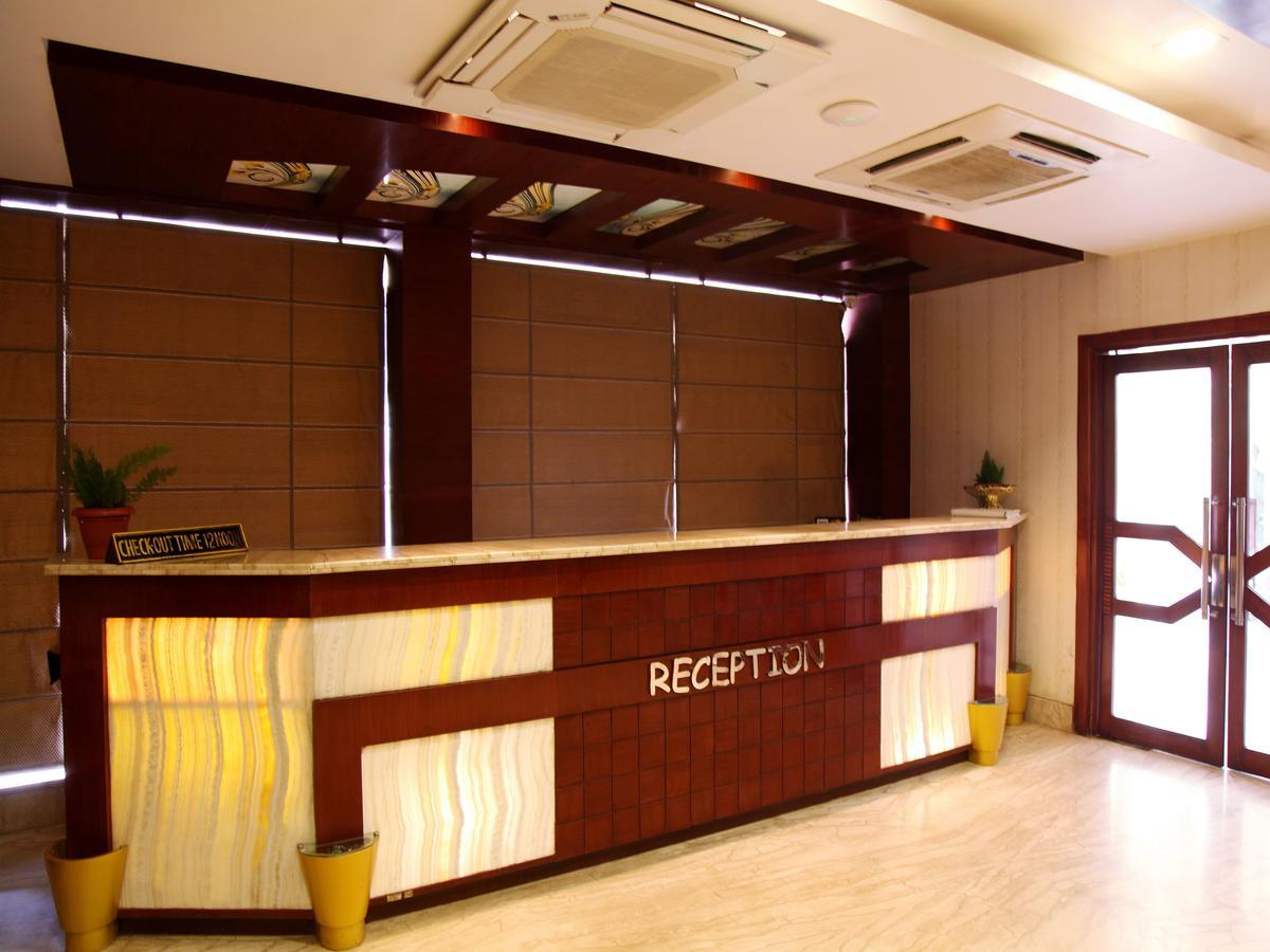 Oyo 2054 New Hotel Broadway Varanasi Bagian luar foto