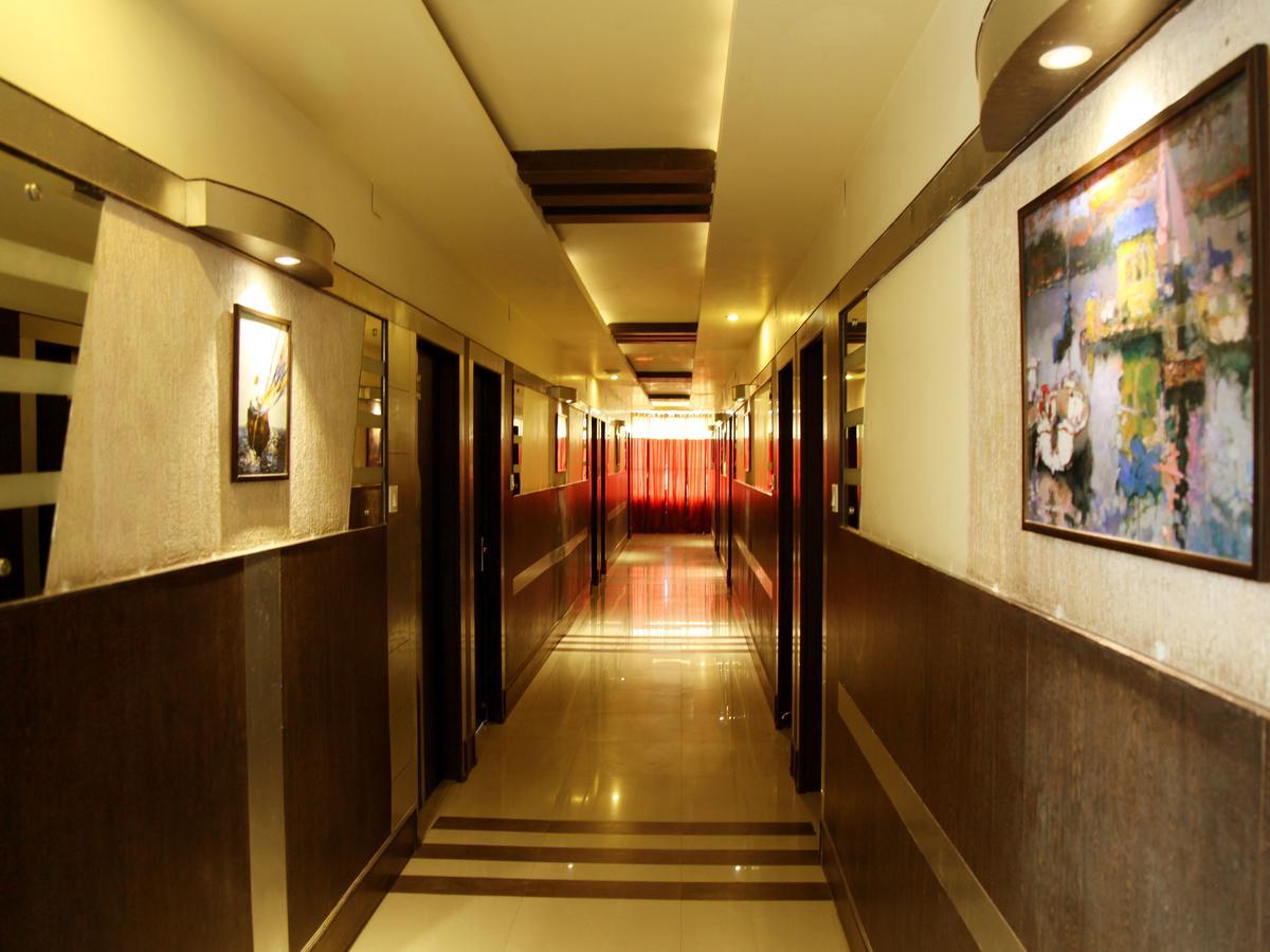 Oyo 2054 New Hotel Broadway Varanasi Bagian luar foto